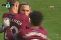 内维尔：哈兰德太出色了，除了进球还回到后场协防