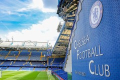 曼联战术困境：阿莫林3-4-3阵型受质疑，教练下课风险加剧