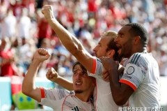 足坛风云再起：三冠王纪录刷新，梅西C罗霸主地位受挑战，新一代球星崛起重塑格局